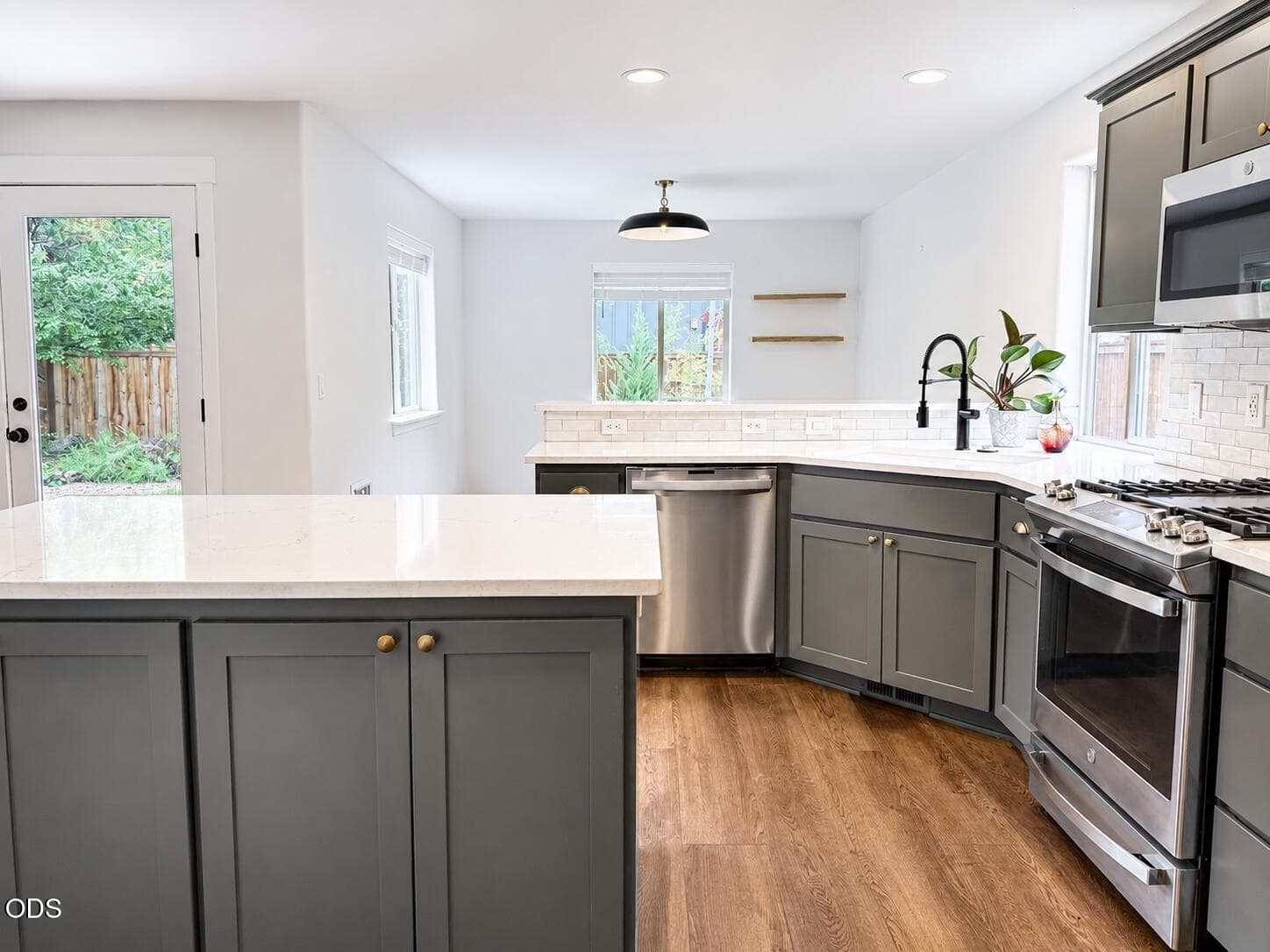 Kitchen with dining nook. Photo 5 of 33, 21163 Clairaway Avenue, Bend, OR 97702