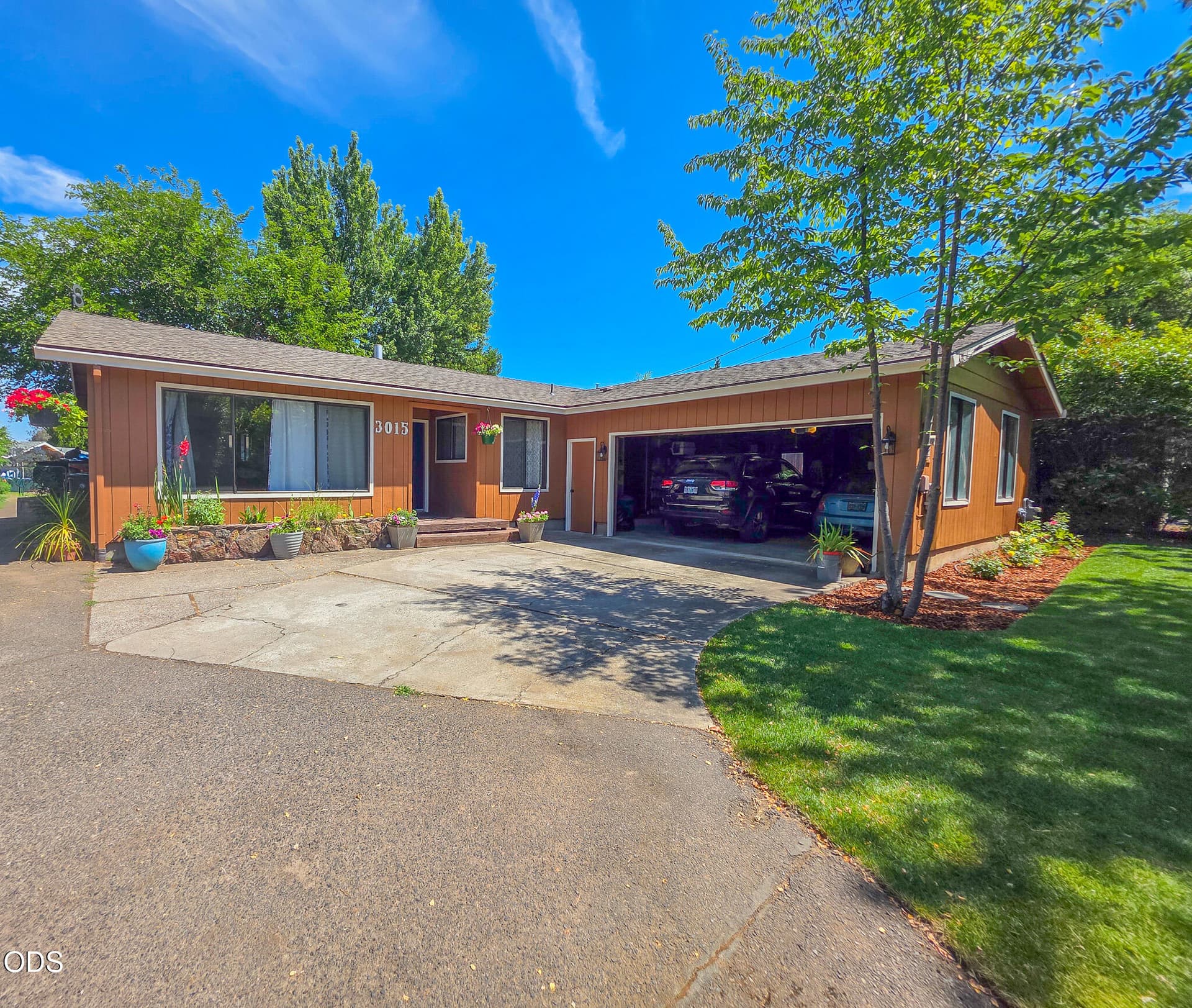 Front of house. Photo 1 of 33, 3015 Lone Pine Road, Medford, OR 97504