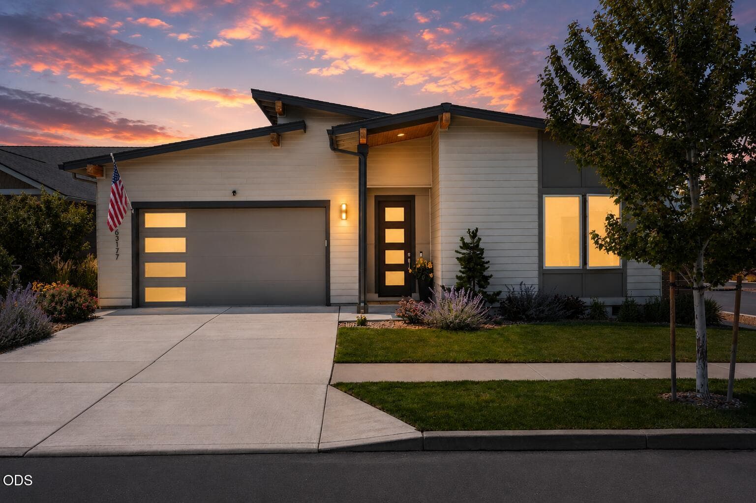 Twilight. Photo 1 of 35, 63177 Iner Loop, Bend, OR 97701