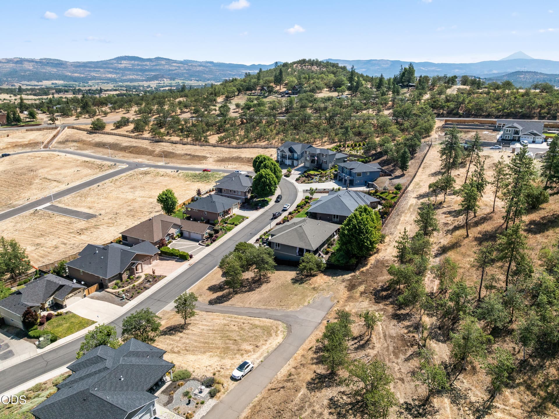 3_1330 poppy ridge drive - 2. Photo 3 of 12, 1330 Poppy Ridge Drive, Eagle Point, OR 97524