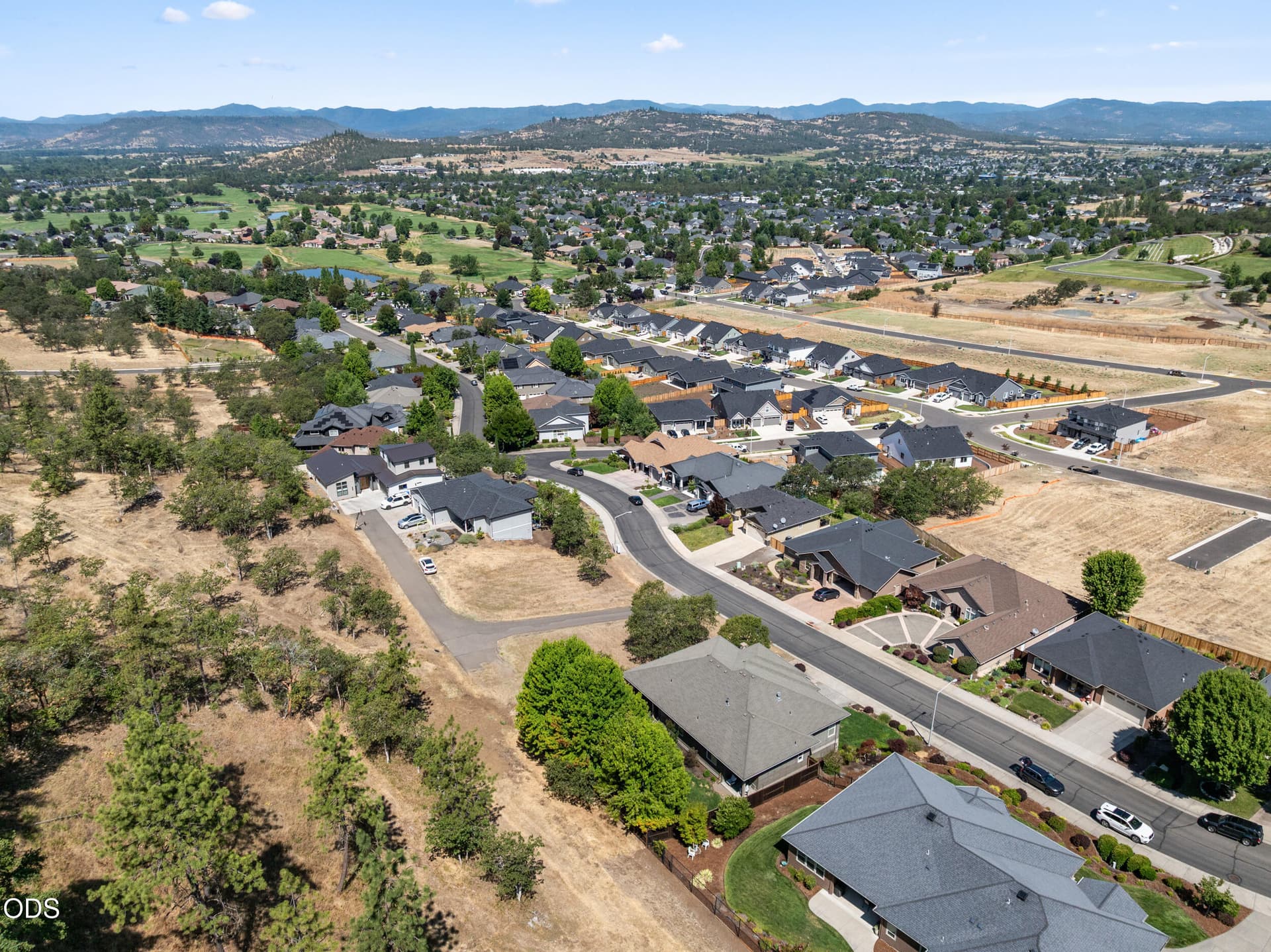4_1330 poppy ridge drive - 3. Photo 4 of 12, 1330 Poppy Ridge Drive, Eagle Point, OR 97524