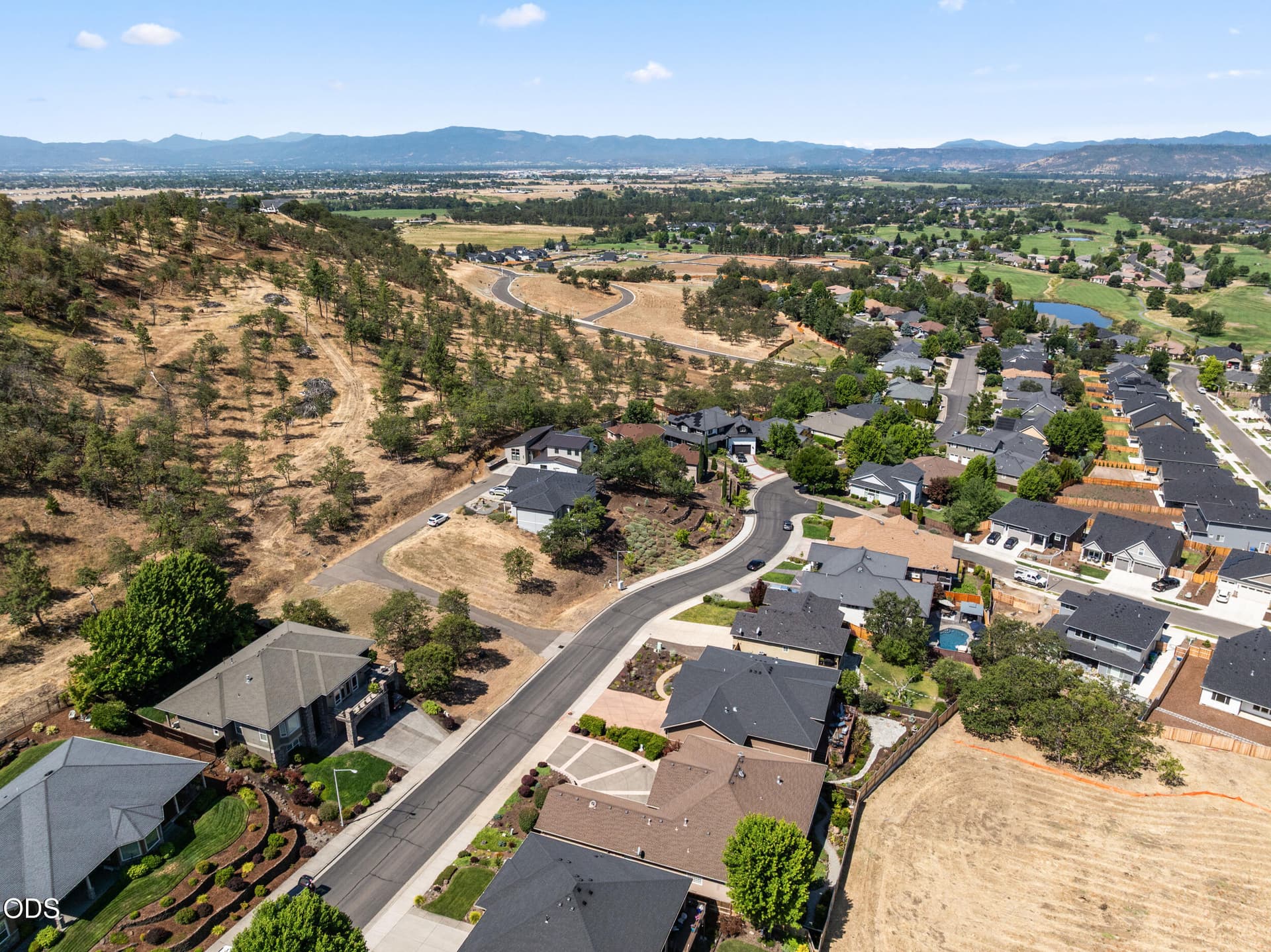 5_1330 poppy ridge drive - 4. Photo 5 of 12, 1330 Poppy Ridge Drive, Eagle Point, OR 97524