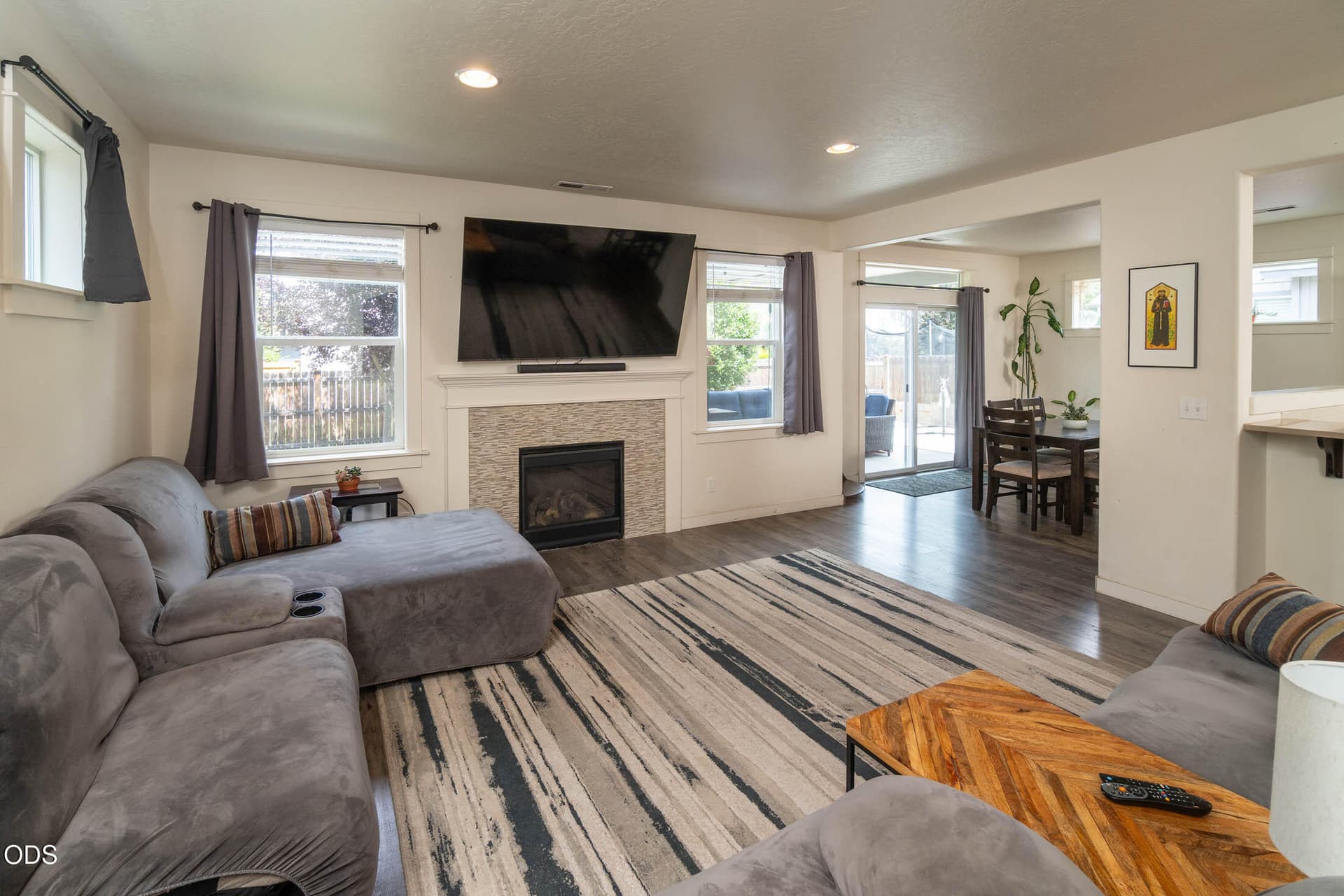 Great Room - Open Floorplan. Photo 3 of 20, 20348 Lois Way, Bend, OR 97702