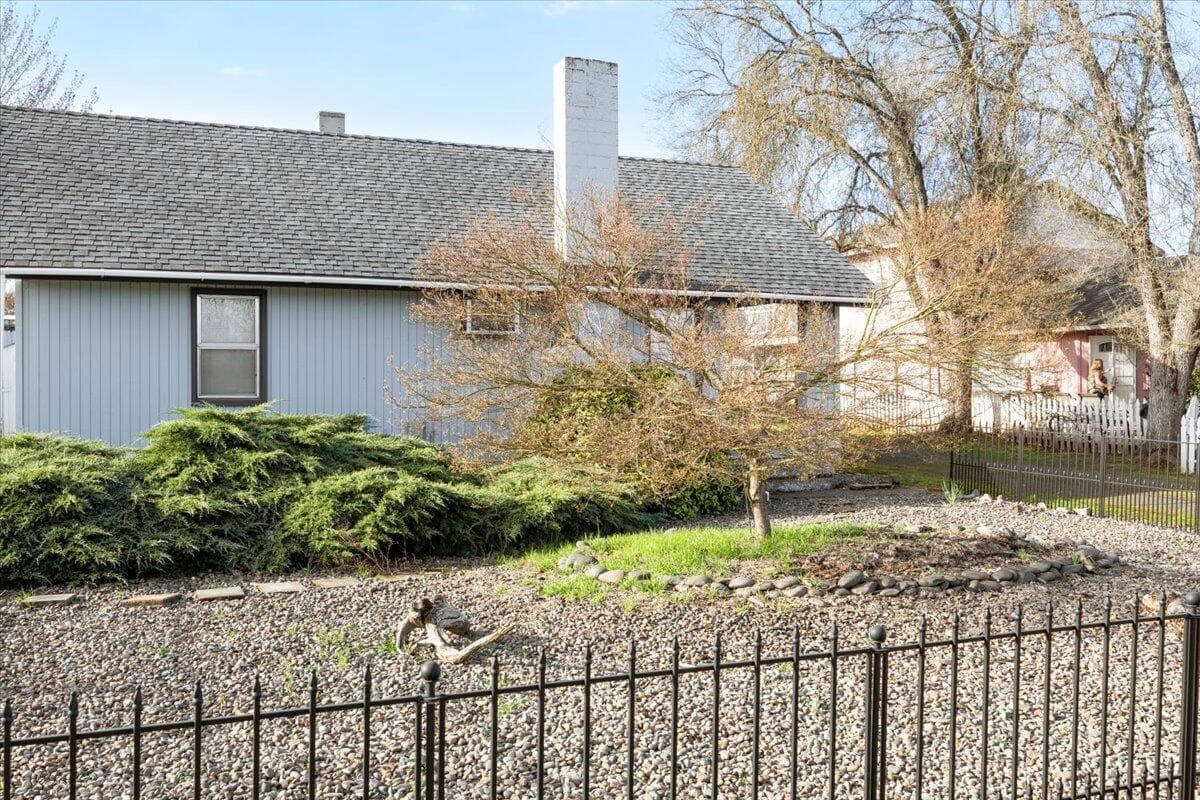 02-CI_3924. Photo 2 of 10, 1711 Prune Street, Medford, OR 97501
