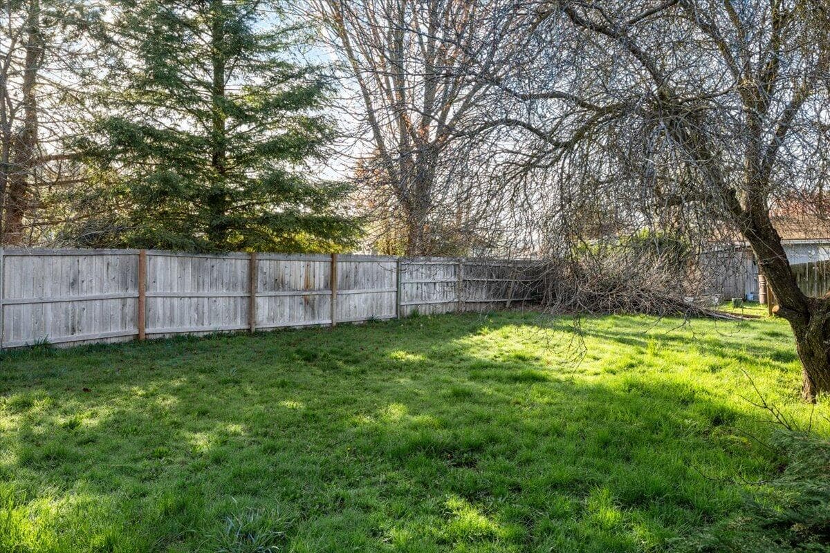 05-CI_3939. Photo 3 of 10, 1711 Prune Street, Medford, OR 97501