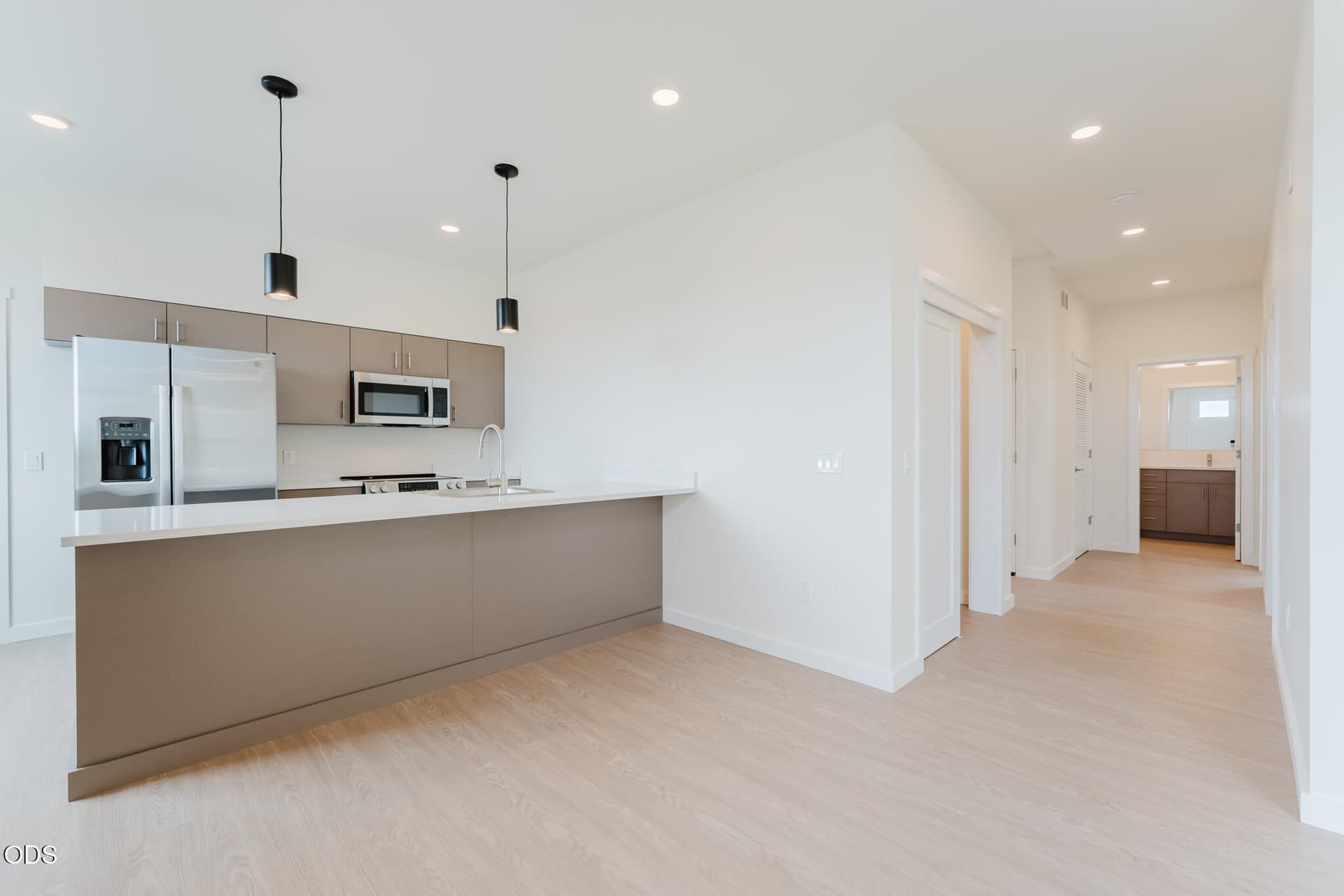 3. Photo 5 of 27, 155 NW 17th Street Unit 200, Redmond, OR 97756