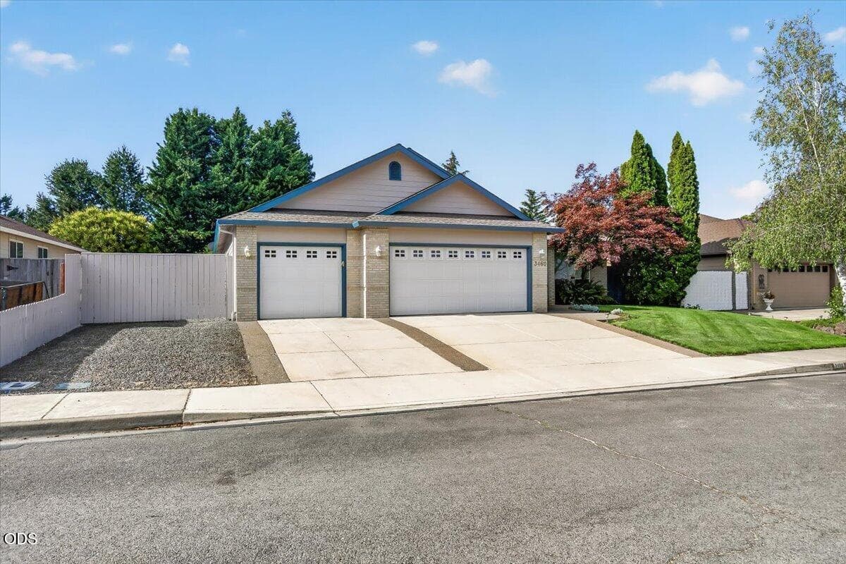 04-4. Photo 1 of 47, 3460 Blue Blossom Drive, Medford, OR 97504
