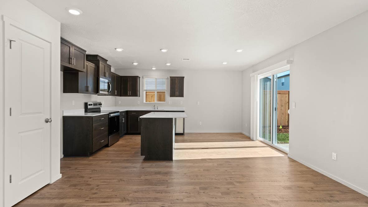 006 kitchen and great room. Photo 4 of 26, 2595 Addysen Park Way, Medford, OR 97501