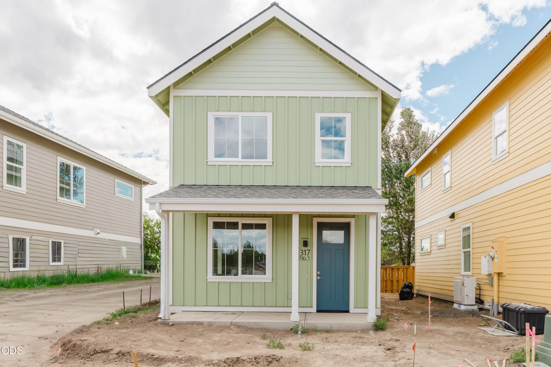Antler Cottage Full Size-2. Photo 2 of 27, 317 NW 17th Street Unit 4, Redmond, OR 97756
