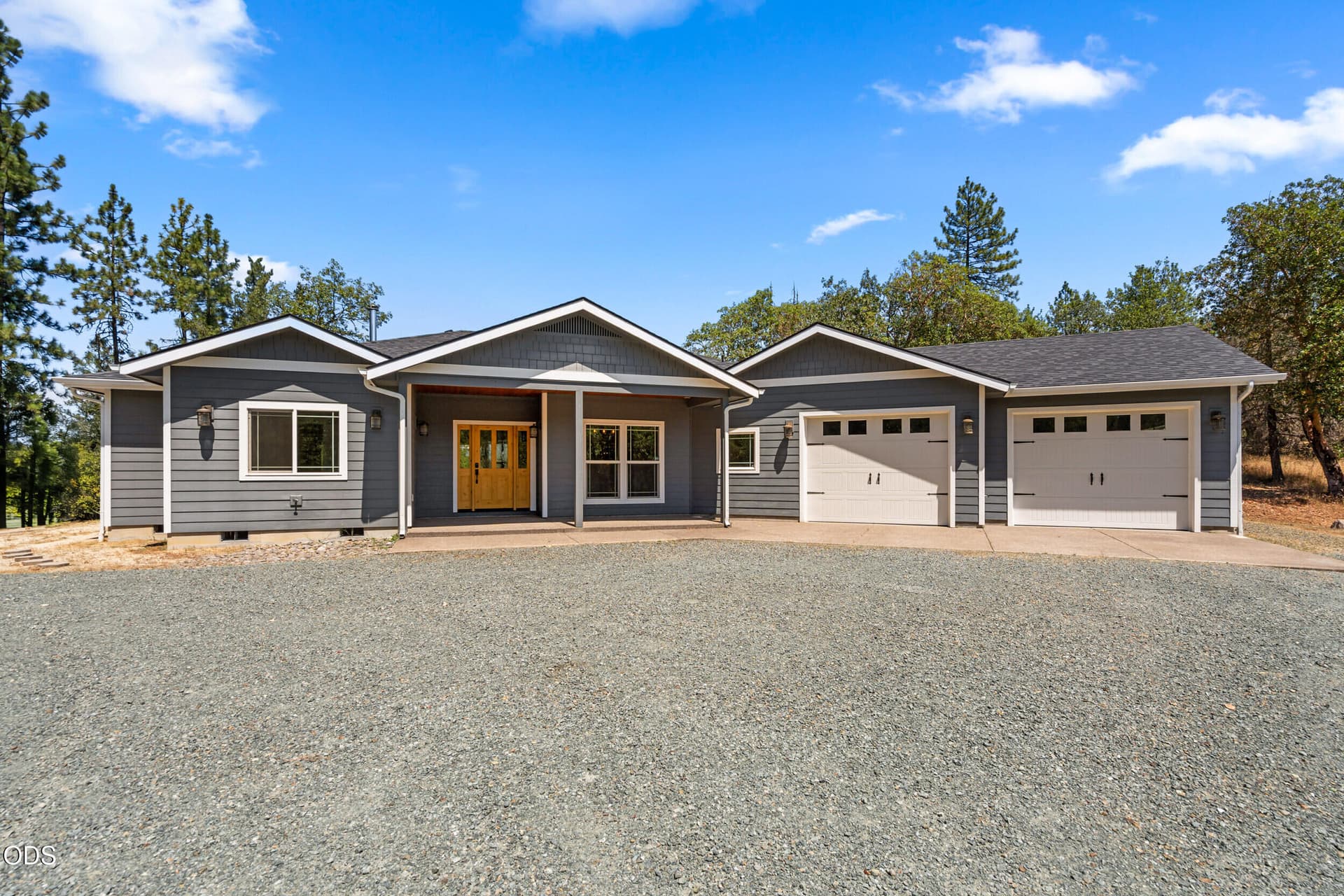 1_235 needlewood dr-04. Photo 2 of 63, 235 Needlewood Drive, Grants Pass, OR 97526