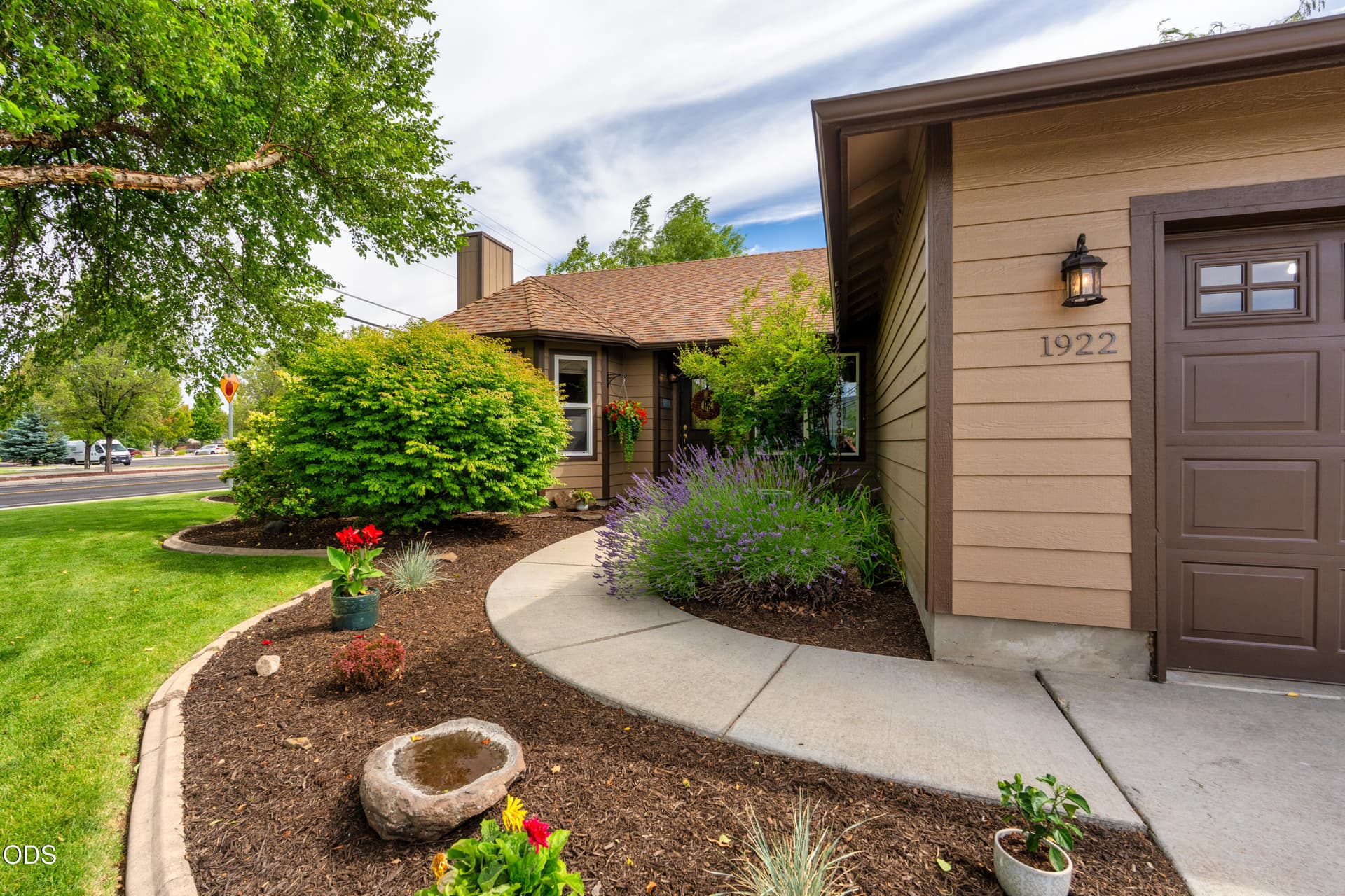 106_NW Wildflower_Pro Property Photos_Be. Photo 5 of 53, 1922 NW Wildflower Place, Redmond, OR 97756