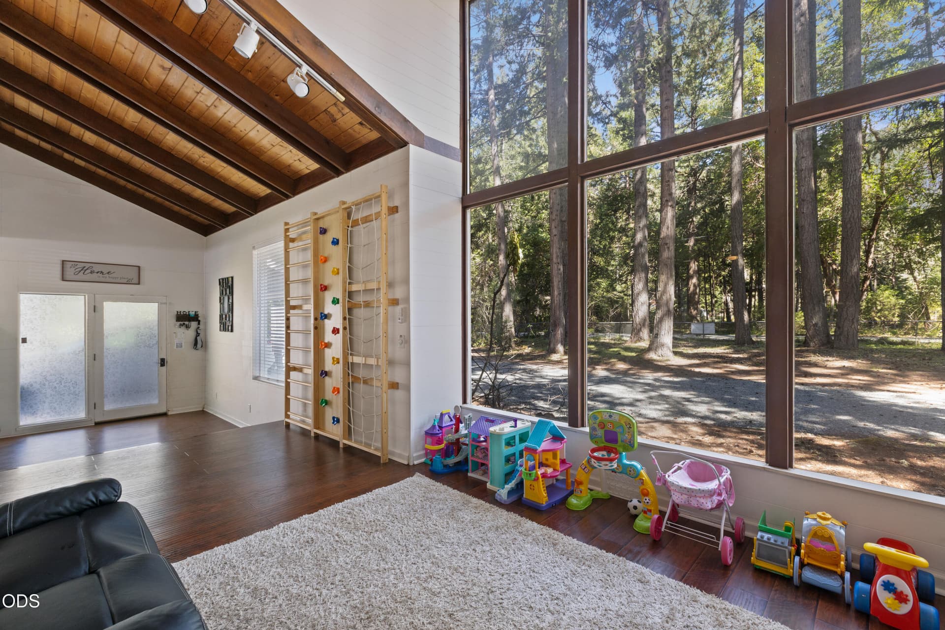 8-living room-7. Photo 1 of 51, 1293 Starveout Creek Road, Azalea, OR 97410