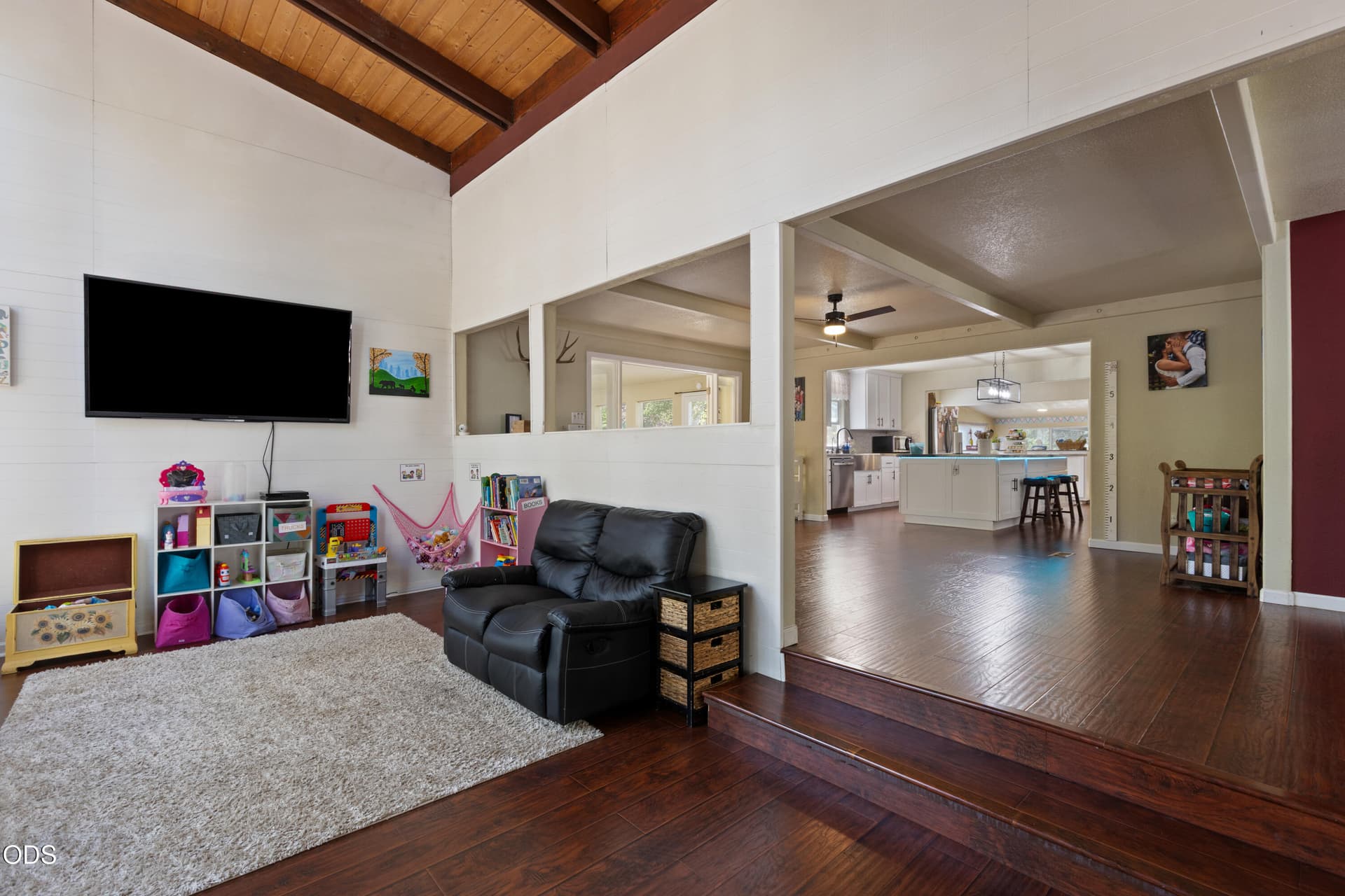 11-living room-4. Photo 2 of 51, 1293 Starveout Creek Road, Azalea, OR 97410