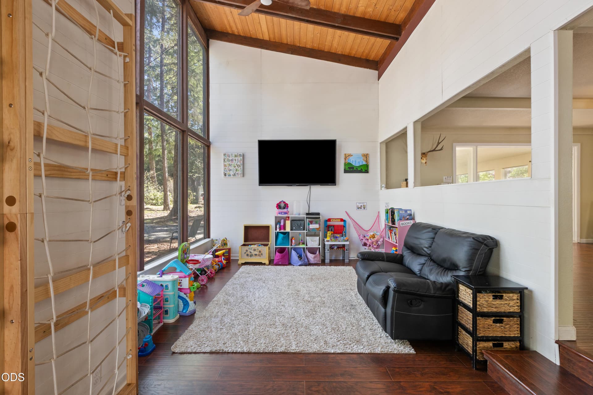 10-living room-3. Photo 5 of 51, 1293 Starveout Creek Road, Azalea, OR 97410