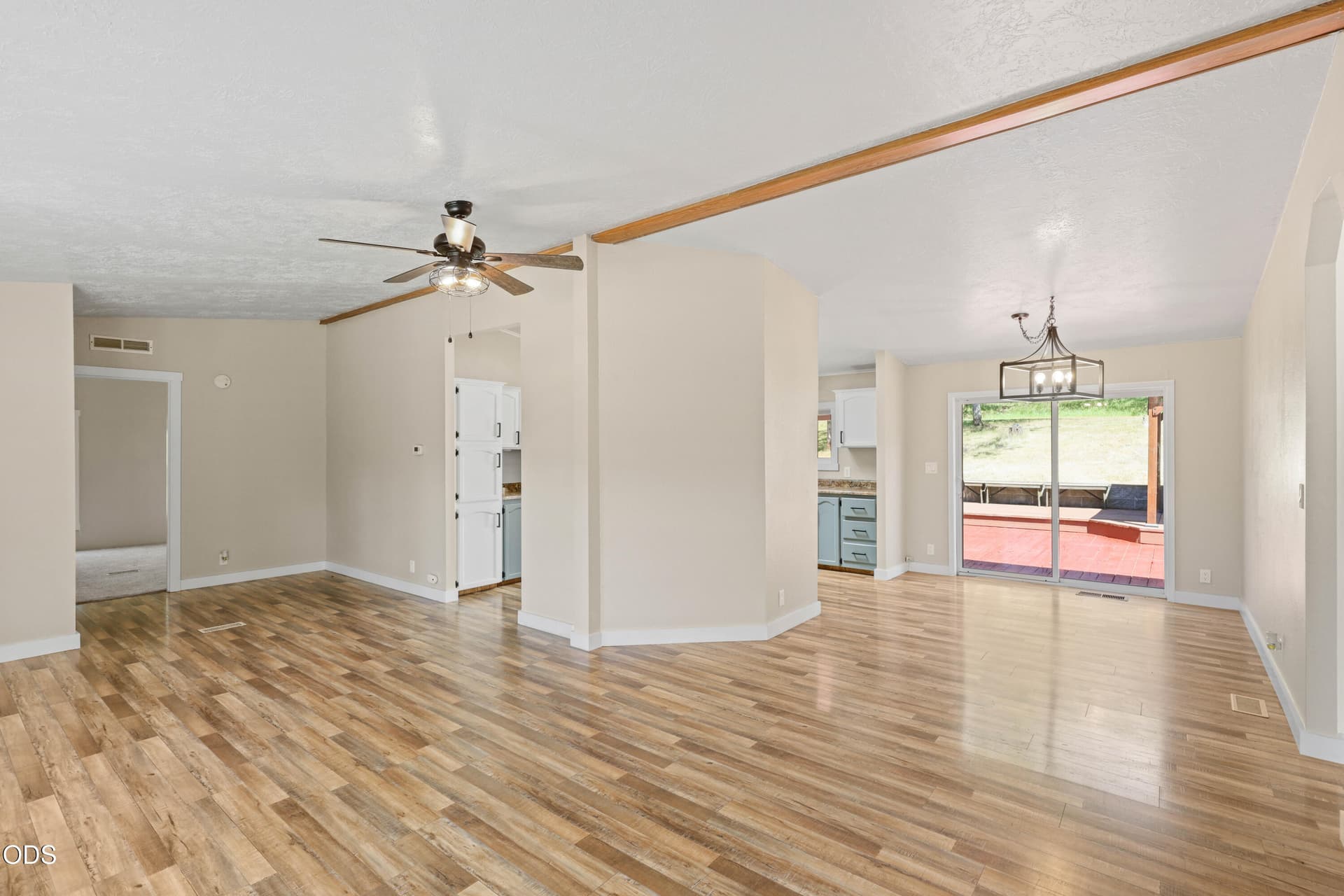 EP1A3188. Photo 5 of 32, 235 Dearing Way, Grants Pass, OR 97527