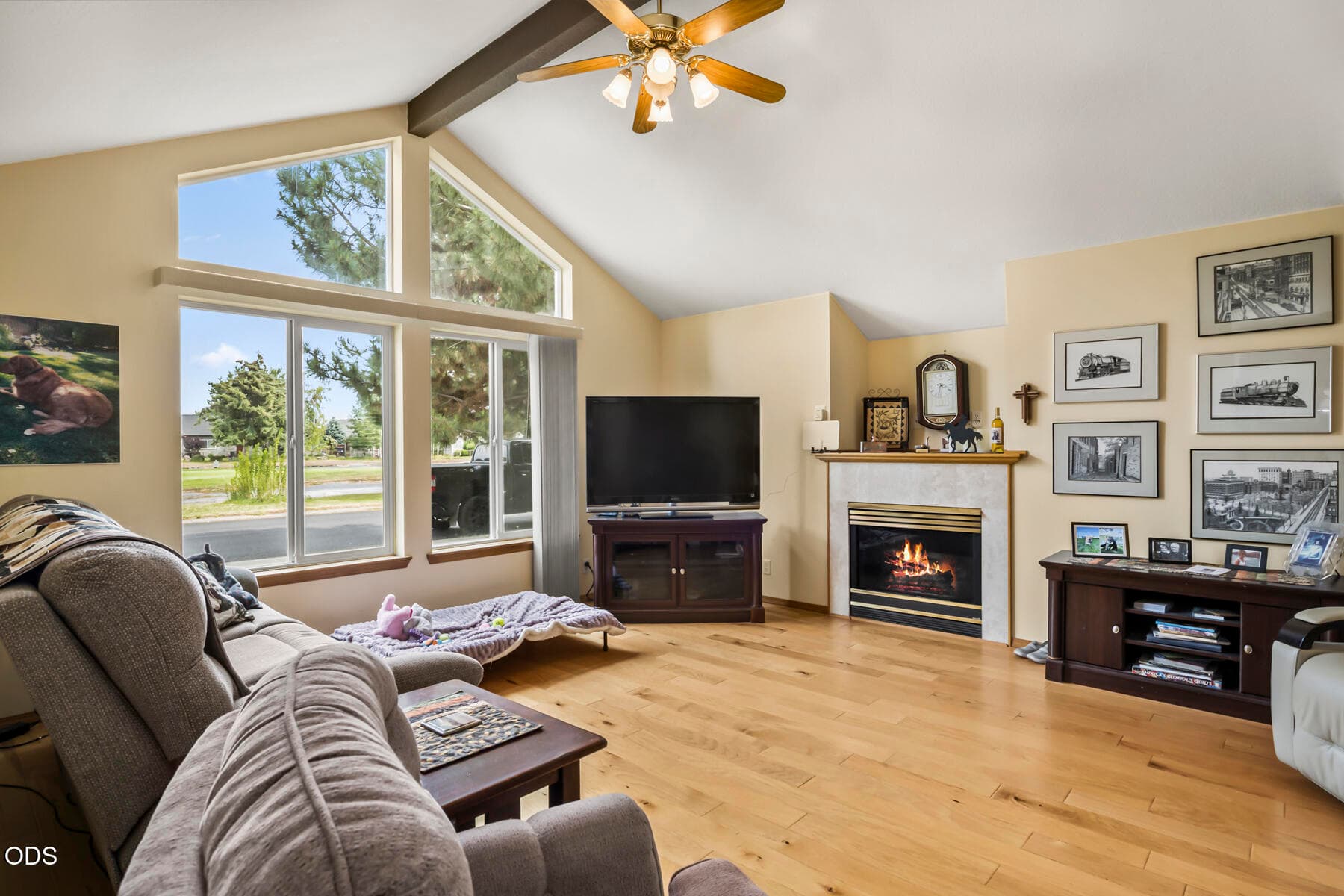 Living room w/beautiful floors. Photo 5 of 30, 3775 SW Ben Hogan Drive, Redmond, OR 97756