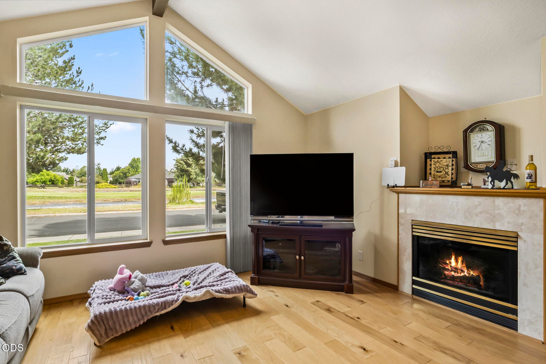 Living room. Photo 4 of 30, 3775 SW Ben Hogan Drive, Redmond, OR 97756