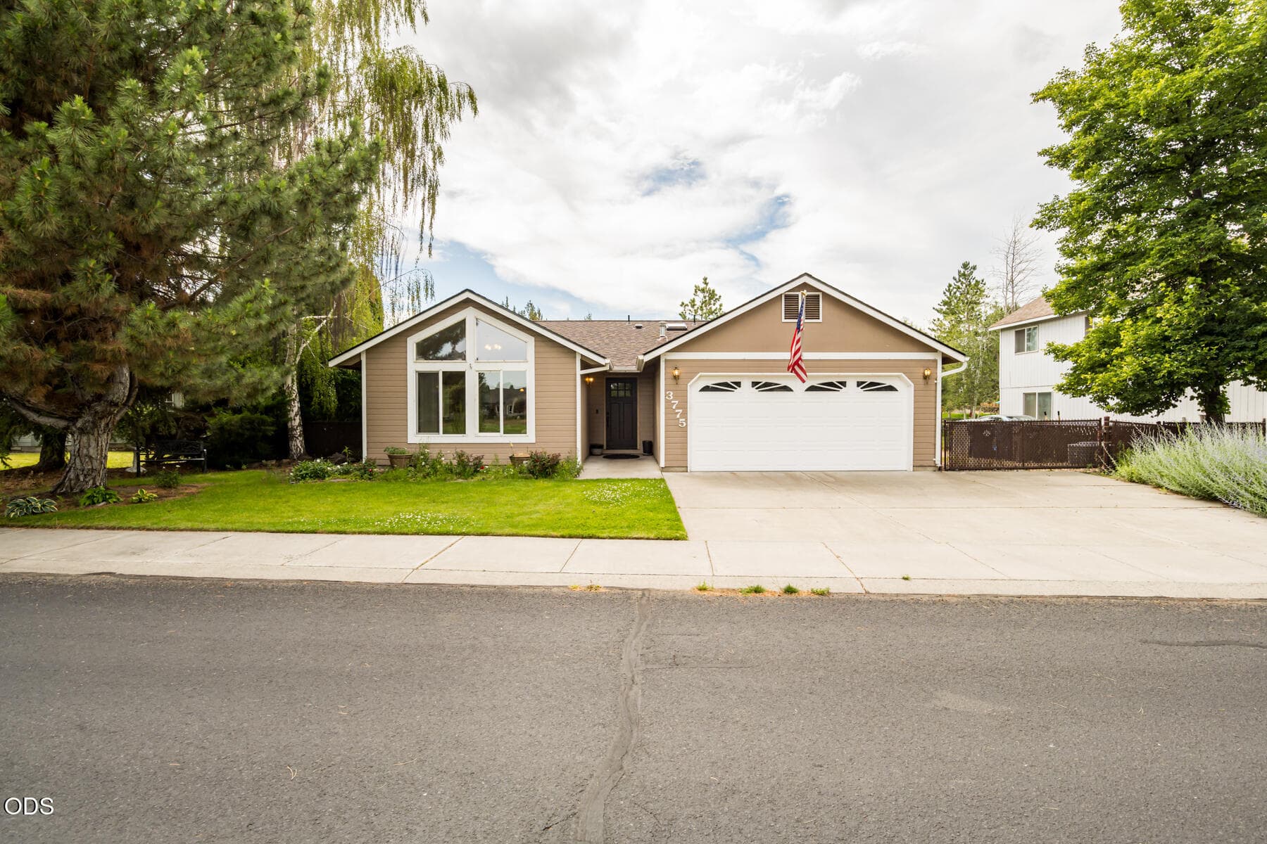 Home w/Rv Parking. Photo 2 of 30, 3775 SW Ben Hogan Drive, Redmond, OR 97756