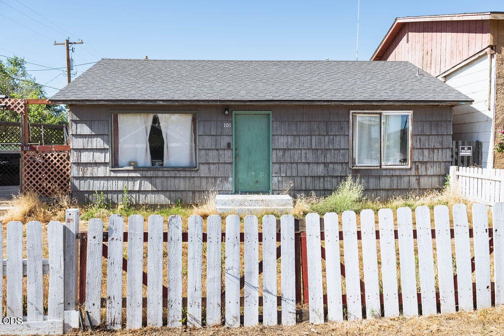 DSC_2915. Photo 2 of 33, 223 1st Street, Culver, OR 97734