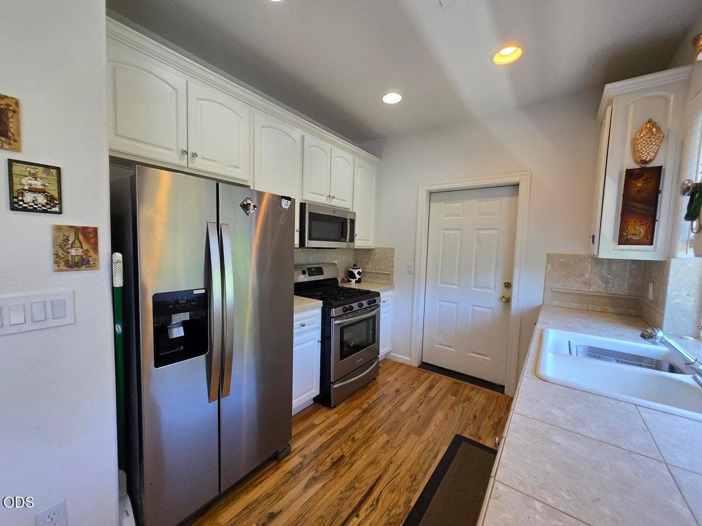 Kitchen. Photo 5 of 43, 1550 Panoramic Loop, Grants Pass, OR 97527