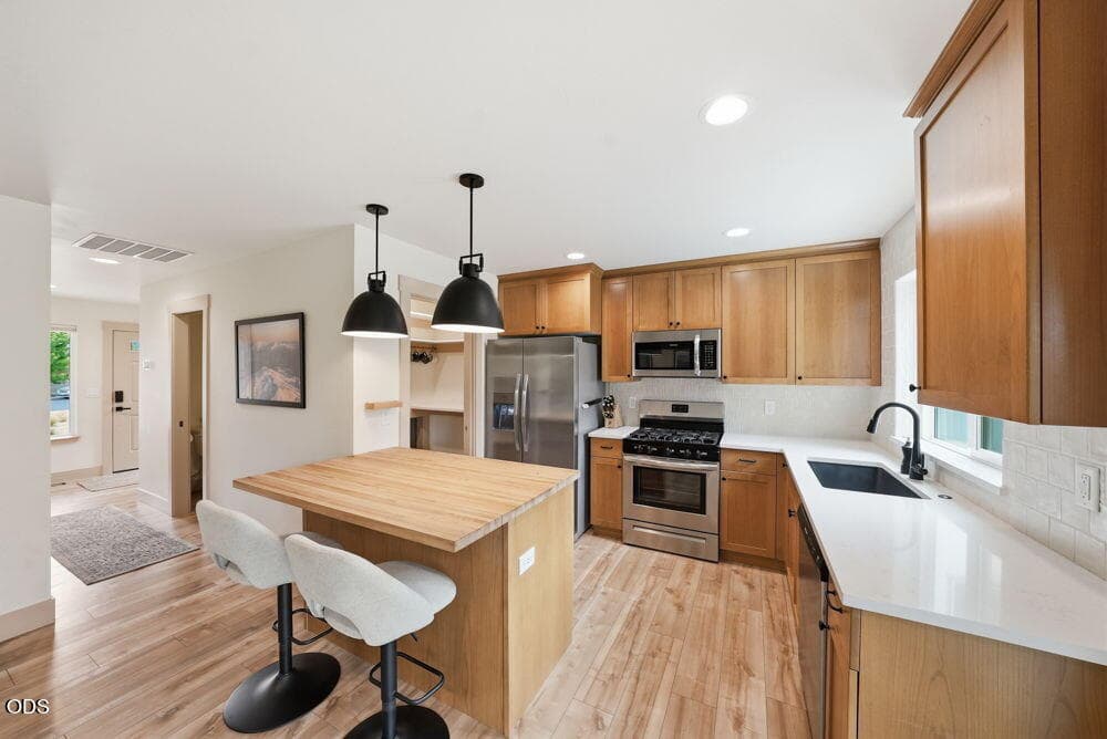 02_14-web-or-mls-Riley_Visuals-14. Photo 2 of 12, 62851 NE Daniel Road Unit # 2, Bend, OR 97701