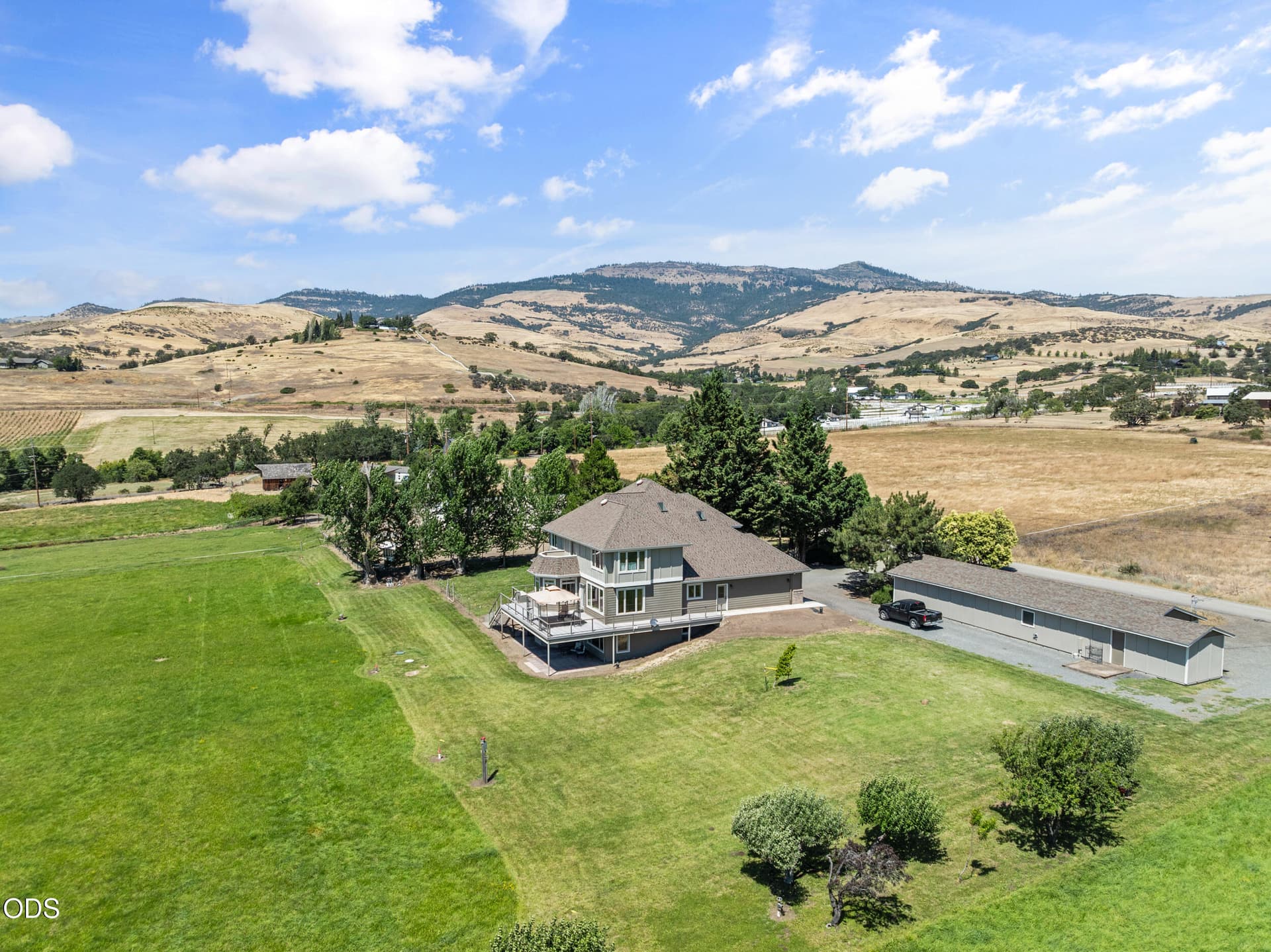 40 ashland acres st-drone-01. Photo 4 of 76, 40 Ashland Acres Road, Ashland, OR 97520
