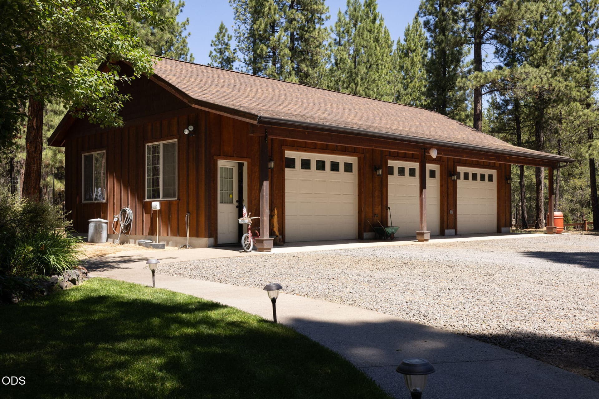 51889 Pine Loop Summer - Garage and shop. Photo 5 of 57, 51889 Pine Loop Drive, La Pine, OR 97739