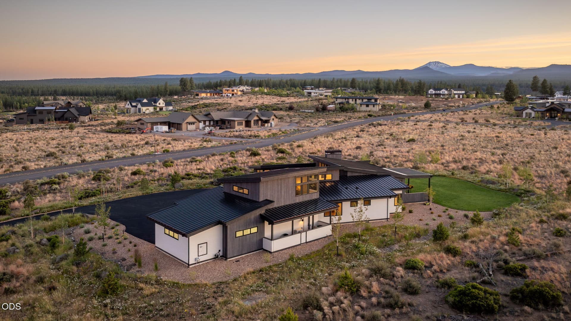 8-web-or-mls-RileyVisuals_Twilight-8. Photo 3 of 75, 62313 McClain Drive, Bend, OR 97703