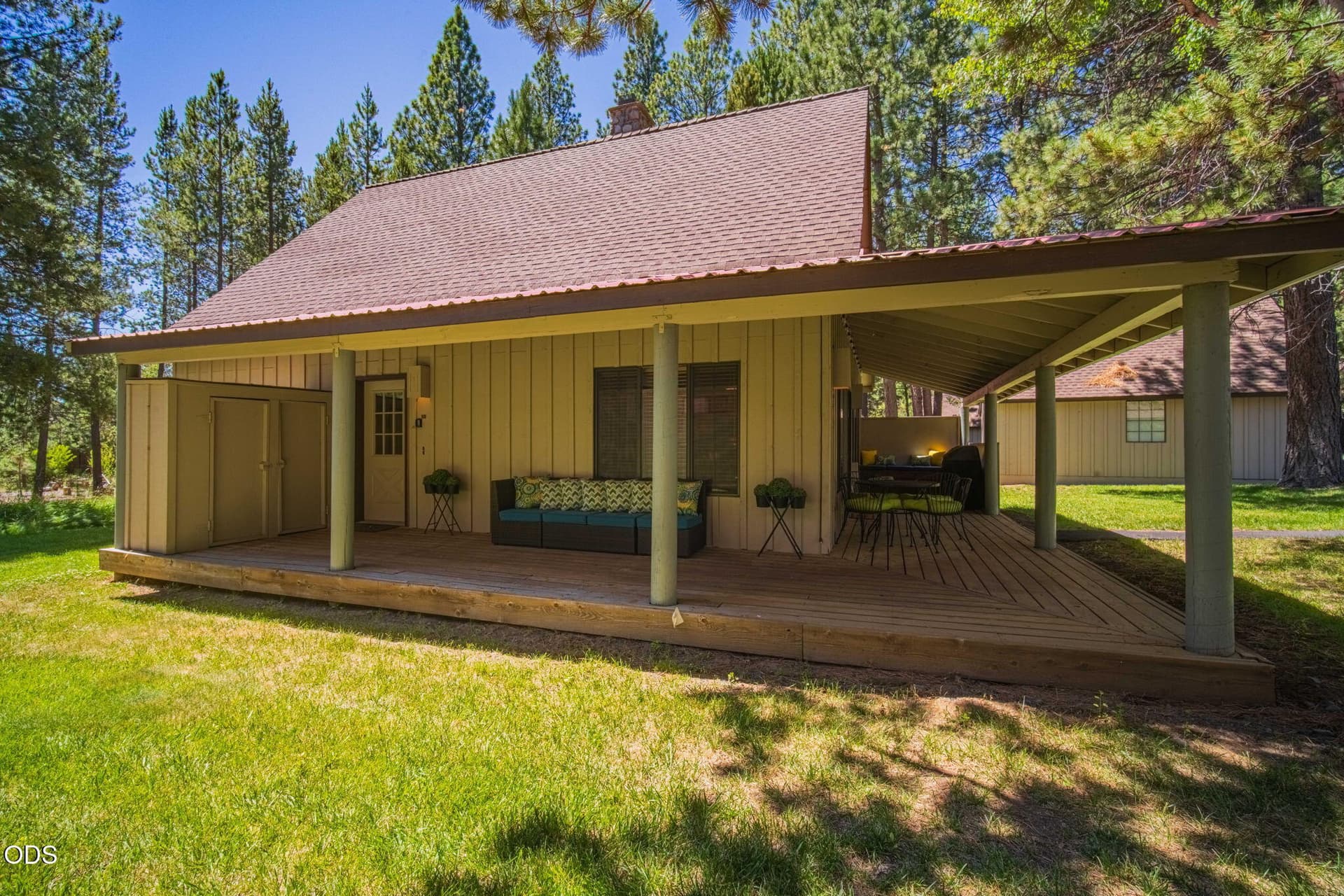 4-web-or-mls-Circle 4 Cabin 26-4. Photo 4 of 44, 57499 Circle Four Lane Unit 26, Sunriver, OR 97707