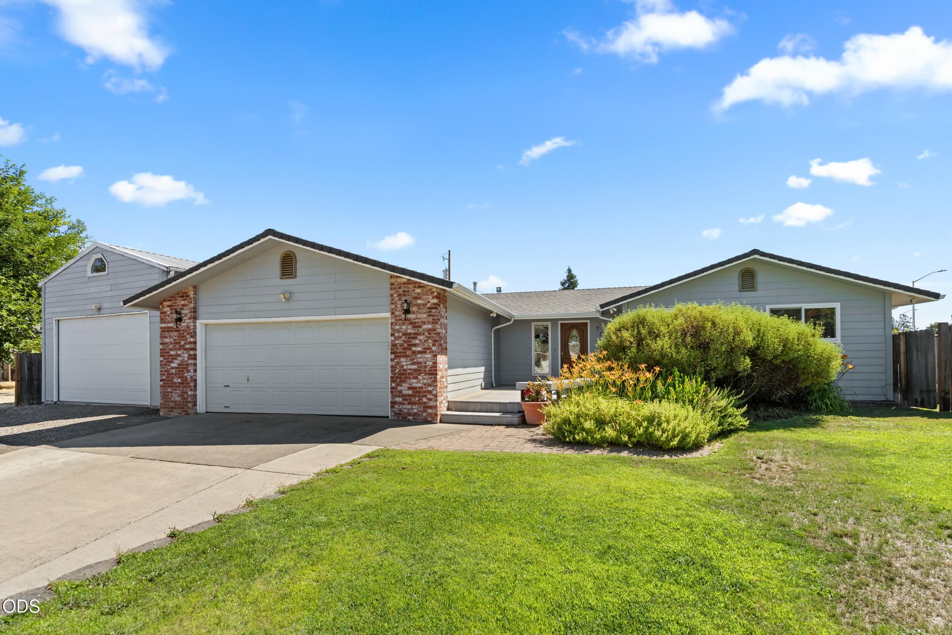 1_7680 gladstone ave-04. Photo 2 of 30, 7680 Gladstone Avenue, White City, OR 97503