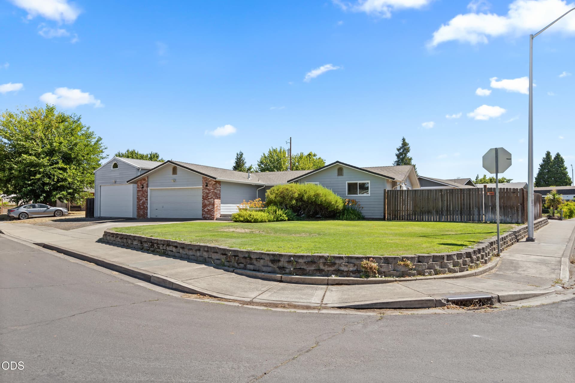 3_7680 gladstone ave-02. Photo 3 of 30, 7680 Gladstone Avenue, White City, OR 97503