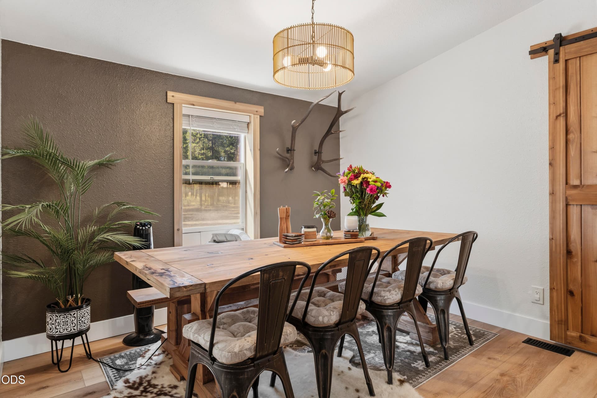 sgdiningroom. Photo 4 of 28, 17876 R U Guelfi Road, Bend, OR 97707