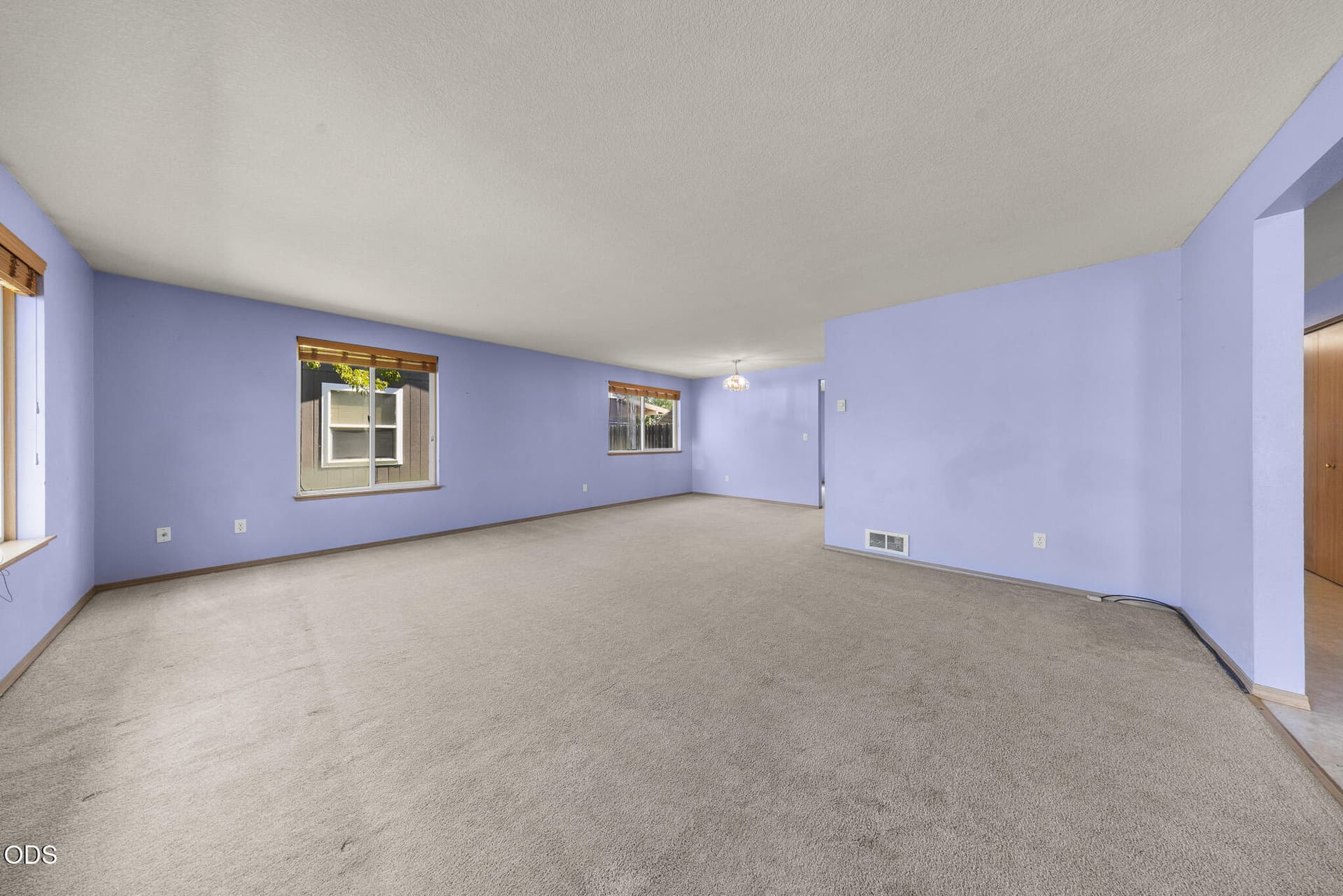 Living room. Photo 4 of 27, 1552 NE Deedie Court, Prineville, OR 97754
