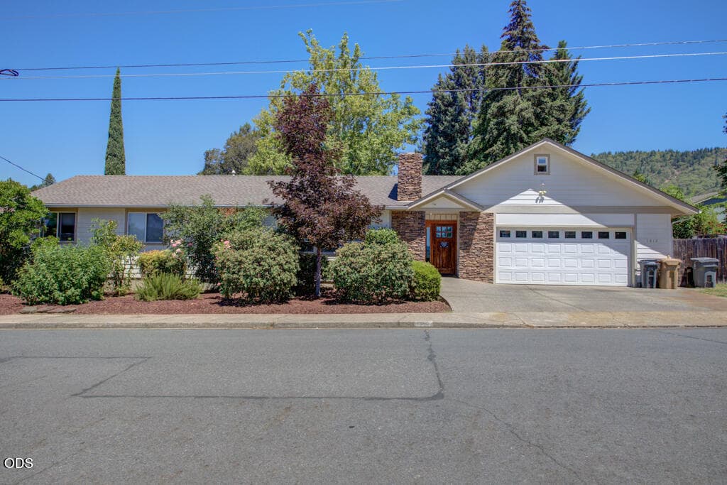 0.45 acre lot. Photo 2 of 45, 1012 NE Hefley Street, Grants Pass, OR 97526