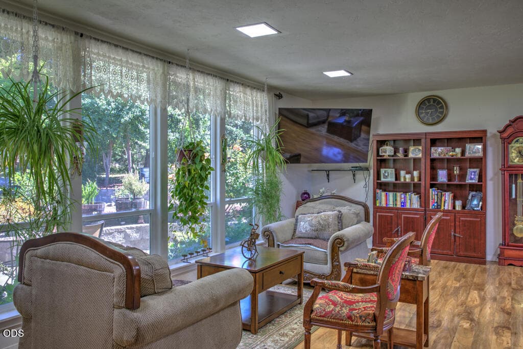 1012 NE Hefley St-38. Photo 5 of 45, 1012 NE Hefley Street, Grants Pass, OR 97526