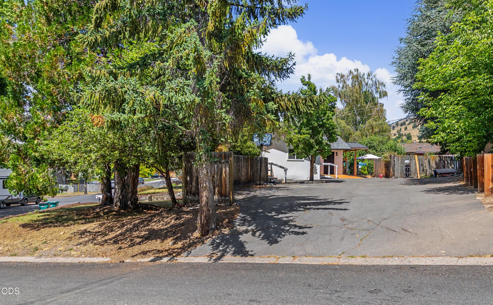 335A2110. Photo 4 of 37, 1605 Tamera Drive, Klamath Falls, OR 97603