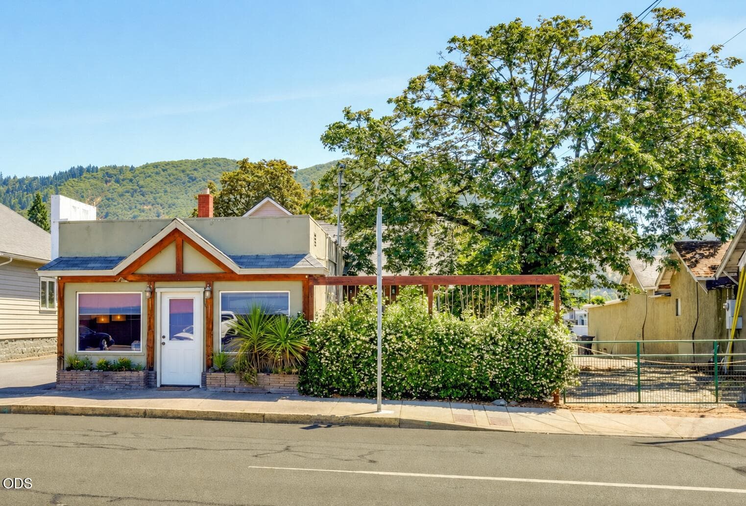 1215 Front of Office No Sign. Photo 1 of 29, 1215 NE 6th Street, Grants Pass, OR 97526