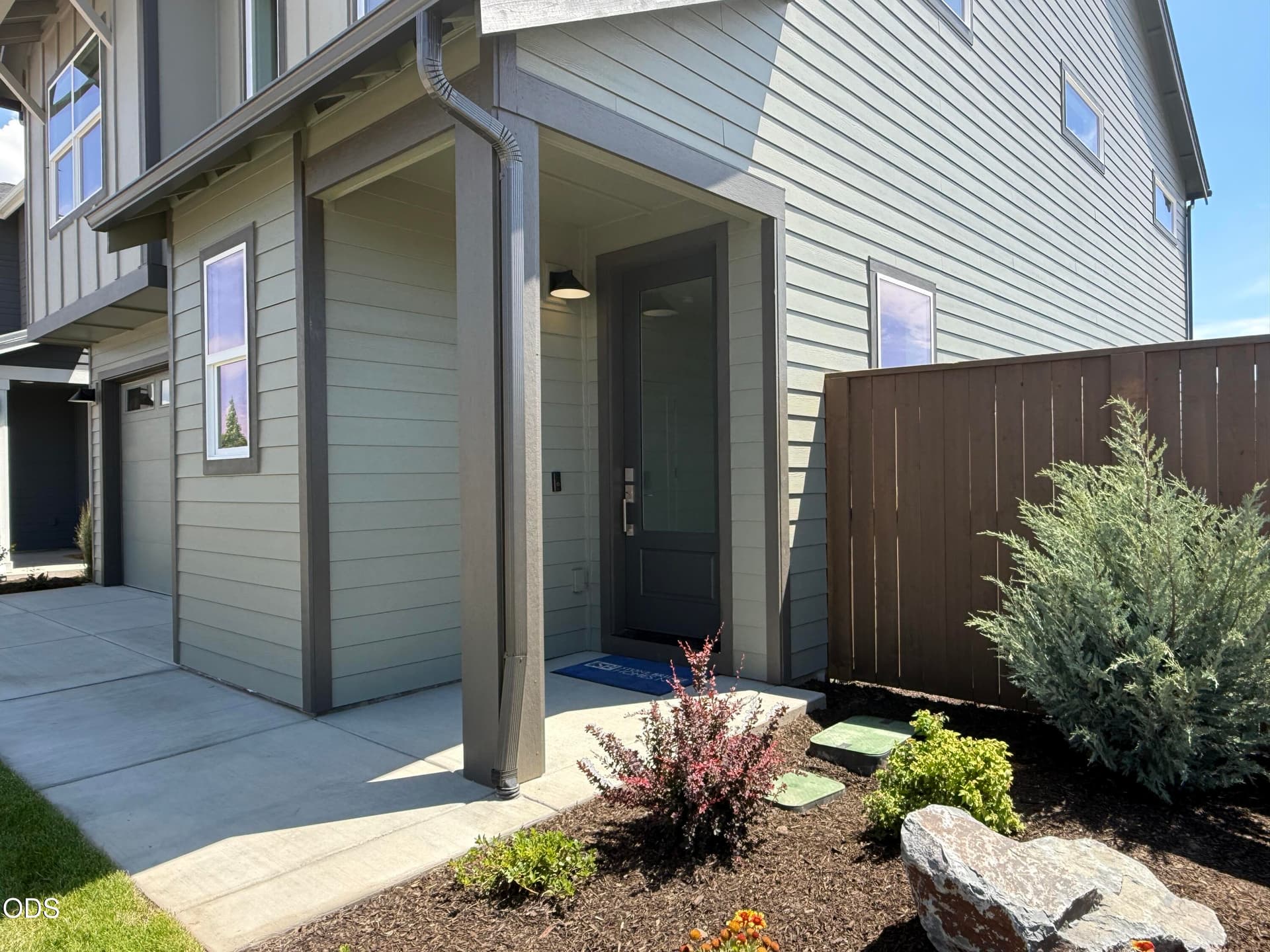 Front porch. Photo 3 of 42, 21404 SE Krakatoa Court Unit Lot 105, Bend, OR 97702