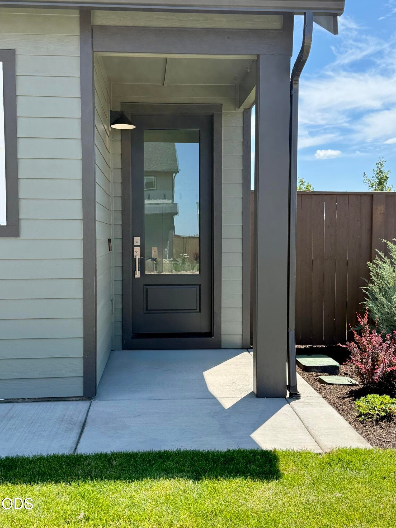 Front porch. Photo 4 of 42, 21404 SE Krakatoa Court Unit Lot 105, Bend, OR 97702