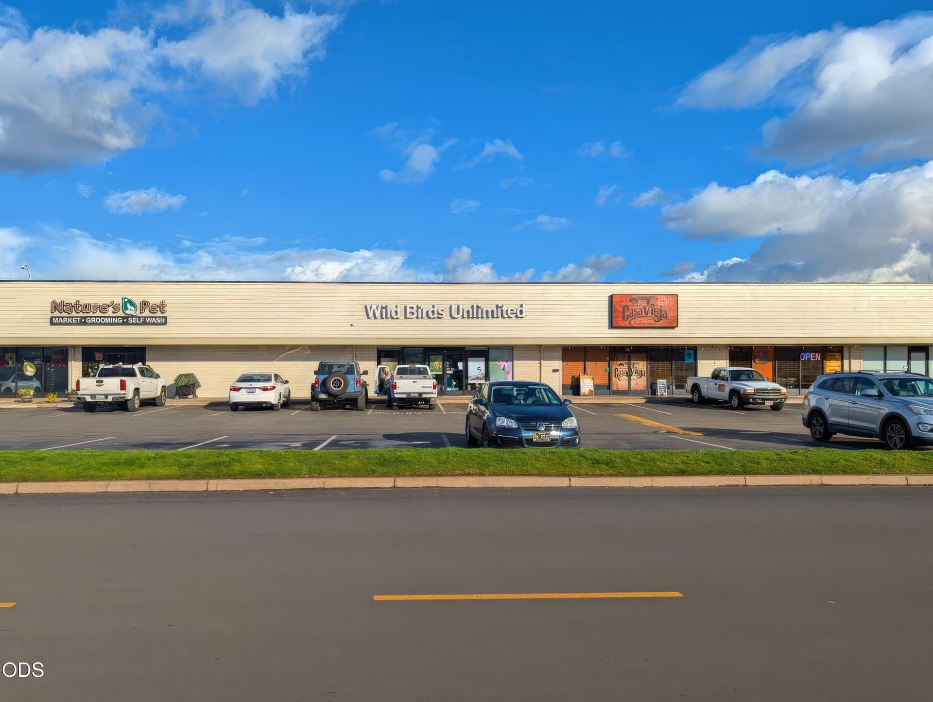 wbu parking wide angle-topaz-upscale-2.9. Photo 2 of 9, 961 Medford Center, Medford, OR 97504