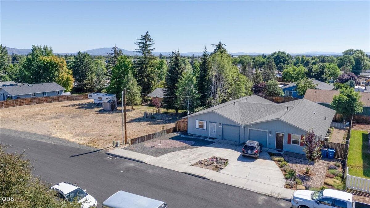02-2466 SW 26th Street, Redmond-2. Photo 3 of 25, 2466 SW 26th Street, Redmond, OR 97756