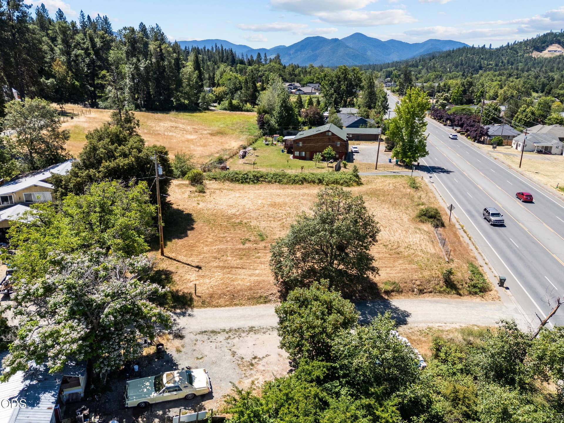 18_2131 williams hwy-drone-18. Photo 4 of 18, 2131 Williams Highway, Grants Pass, OR 97527