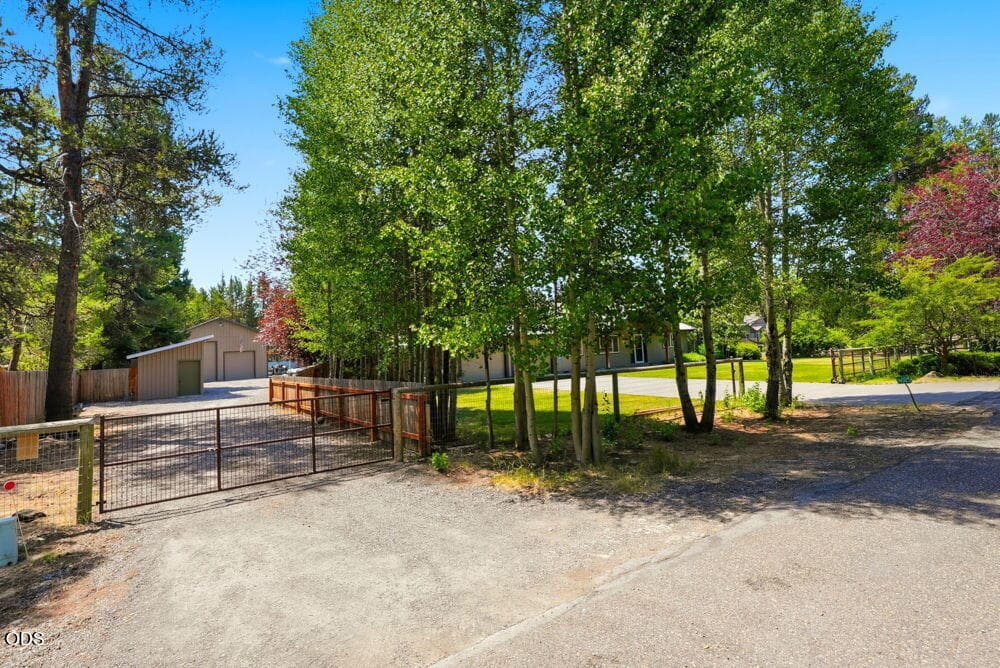 6-web-or-mls-Riley_Visuals-6. Photo 5 of 66, 16025 Sunset Lane, La Pine, OR 97739