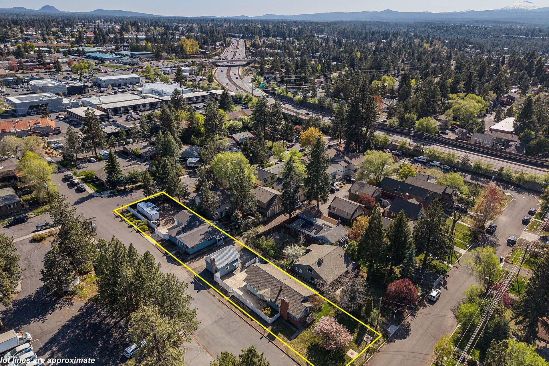 2025_05_01_831_se_2nd_street-36. Photo 3 of 47, 195 SE Roosevelt Avenue, Bend, OR 97702