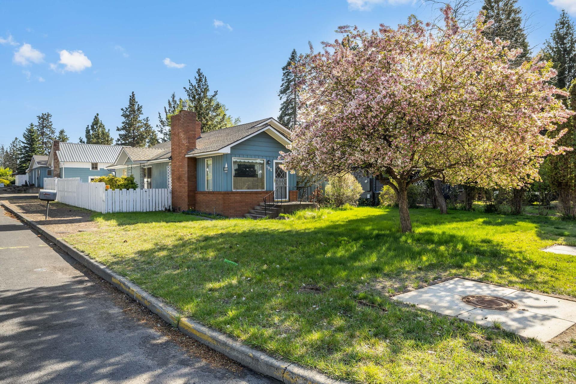 2025_05_01_831_se_2nd_street-2. Photo 5 of 47, 195 SE Roosevelt Avenue, Bend, OR 97702