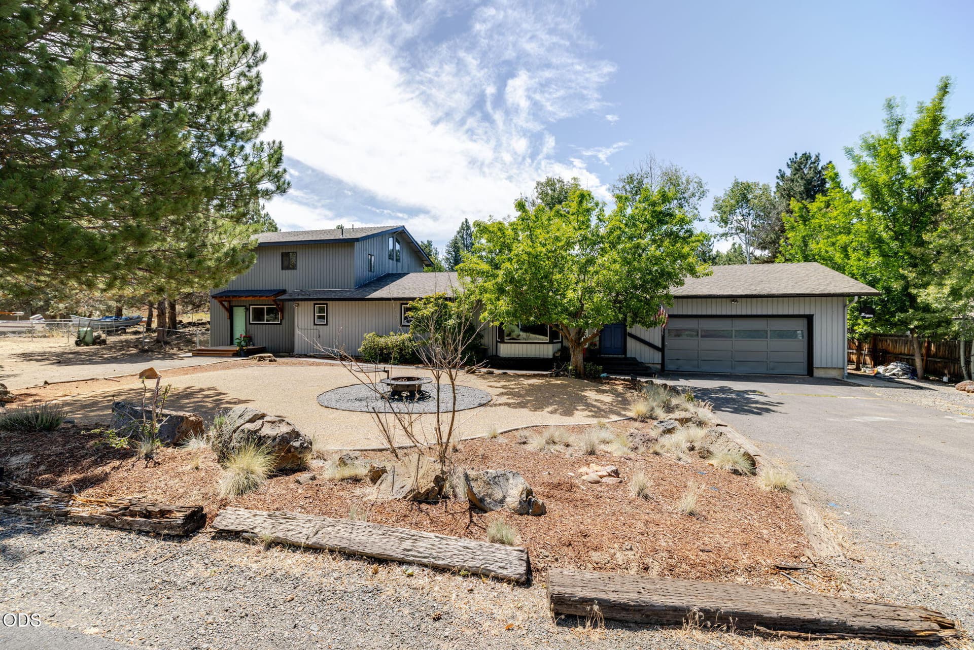 77-web-or-mls-Tyler_Phillips_Photography. Photo 2 of 57, 21035 Clairaway Avenue, Bend, OR 97702