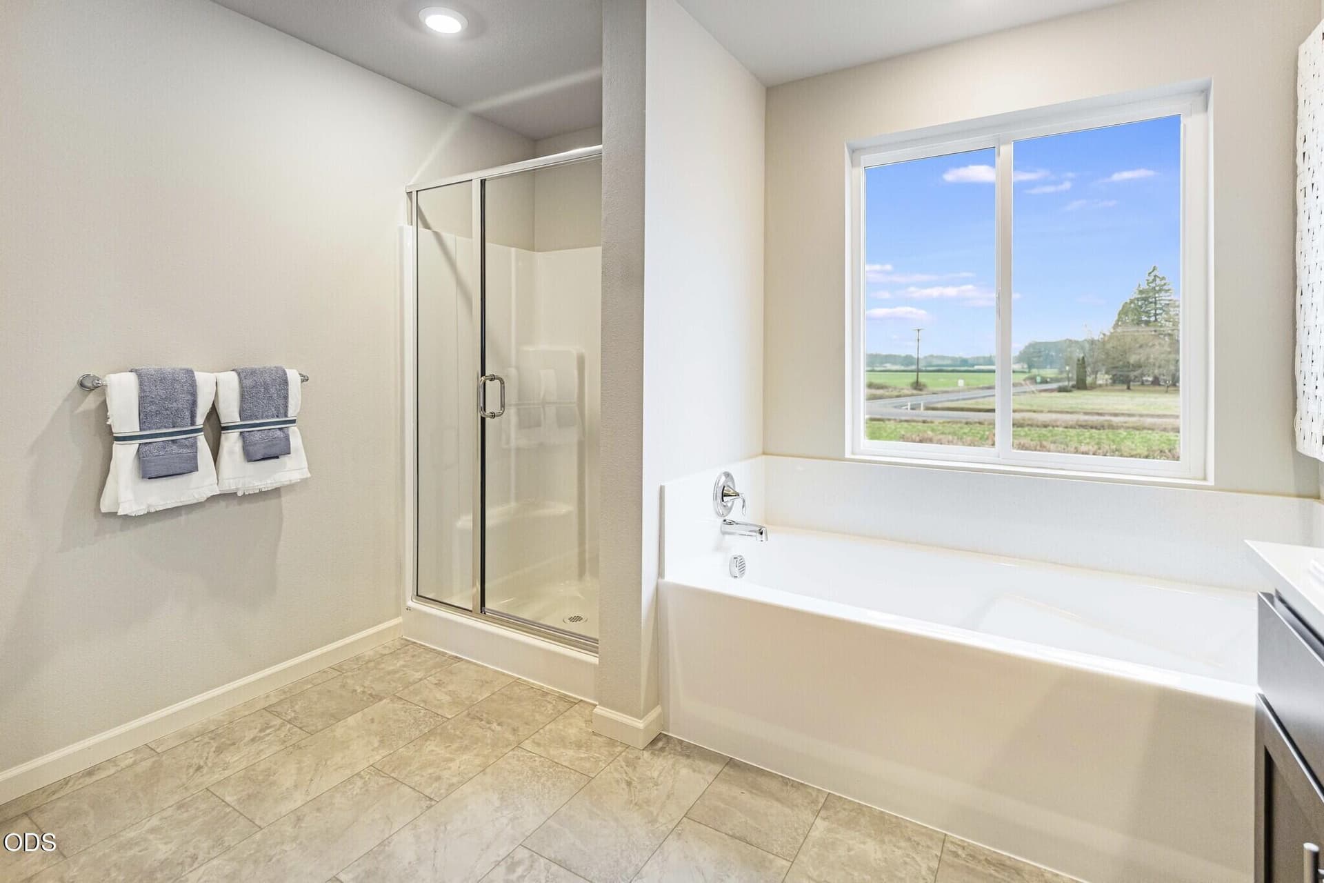 Ashland Interior 2. Photo 5 of 26, 63102 NE Henningsen Pl, Bend, OR 97701