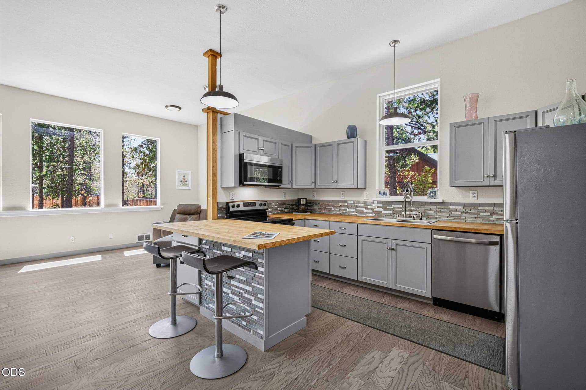 Kitchen. Photo 5 of 35, 17465 Snow Goose Road, Bend, OR 97707