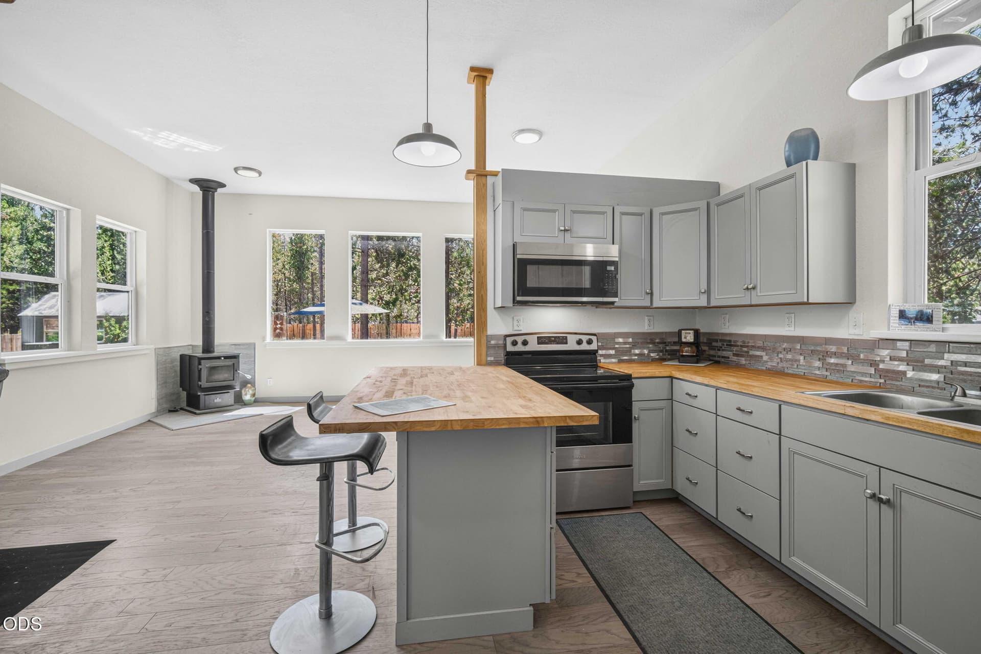 Great Room. Photo 4 of 35, 17465 Snow Goose Road, Bend, OR 97707