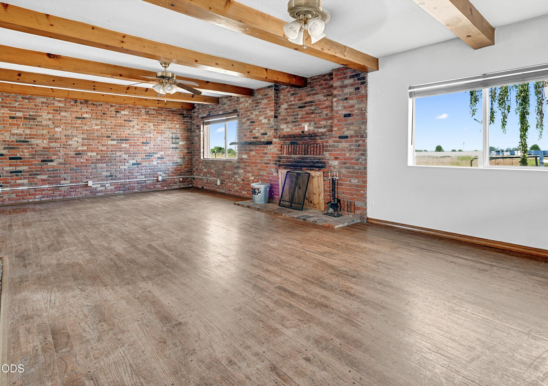 3-living fireplace. Photo 3 of 29, 29277 Highway 97, Chiloquin, OR 97624